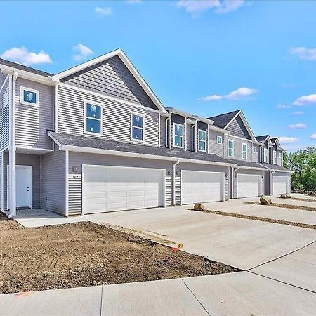 Central Cedar Falls New Construction Townhome! 外观 照片